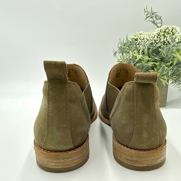 Clarks‎ Trish Chelsea Sz 9.5-M, suede upper, comfort footbed - Picture 2 of 15